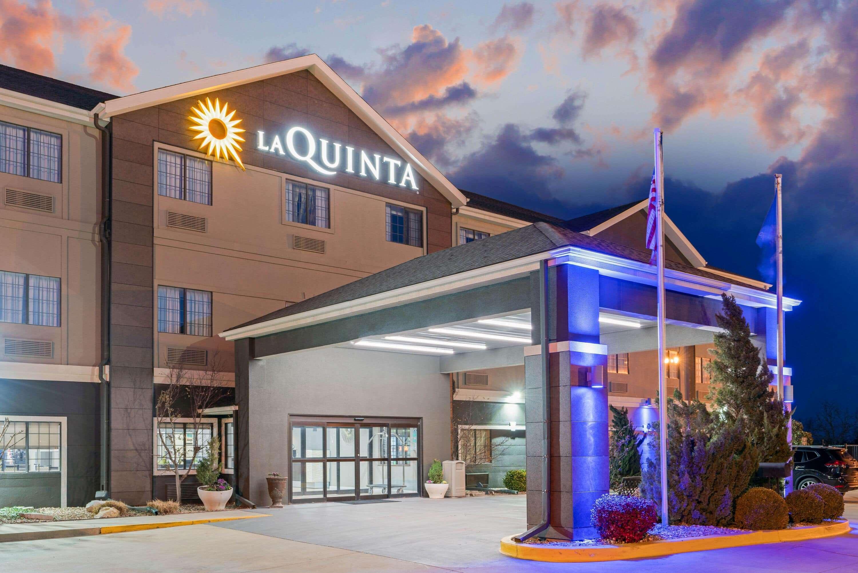 La Quinta By Wyndham Ada Hotel Exterior photo