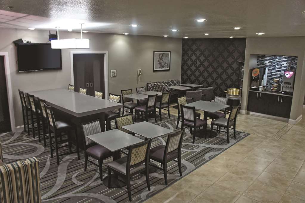 La Quinta By Wyndham Ada Hotel Facilities photo